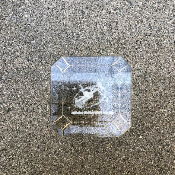 Laser Etched AQUARIUS Zodiac 1.20-2.18 Sign Paperweight Glass Figurine 3" x 2" - Picture 2 of 8